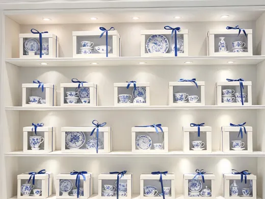 Luxury retail gifting